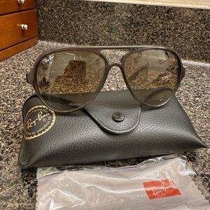 Classic Ray-Ban Aviator Sunglasses